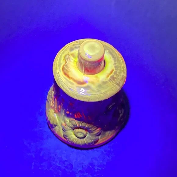 Vtg Homco Daisy Floral Red Glass Peg Votive Candle Holder Home Interiors Glows - Picture 2 of 15